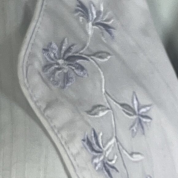 Miss Elaine Womens L Lavender Embroidered Floral Robe Pockets Feminine Timeless - Picture 5 of 14